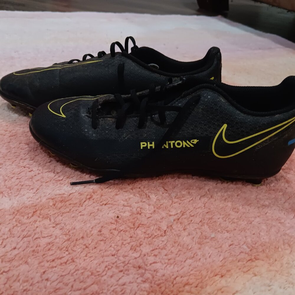 Nike Phantom cleats size 6 - Picture 2 of 5